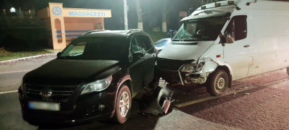Accident in lant la Criuleni. Trei automobile au fost avariate, dupa ce un Renault a franat brusc
