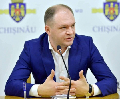 Ion Ceban vrea ca primaria Chisinau sa aiba o structura de politia in subordinea sa, asta dupa ce langa pomul de Craciun din centrul capitalei au fost surprinsi mai multi vanzatori ambulanti Ion Ceban vrea ca primaria Chisinau sa aiba o structura de politia in subordinea sa, asta dupa ce langa pomul de Craciun din centrul capitalei au fost surprinsi mai multi vanzatori ambulanti