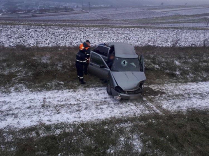 Grav accident la Soldanesti. Trei persoane au ajuns la spital, dupa ce masinile in care se aflau s-au ciocnit violent 