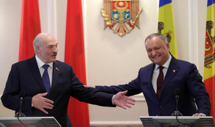 Lukasenko l-a decorat pe Dodon cu o medalie. Vezi pentru ce merite 