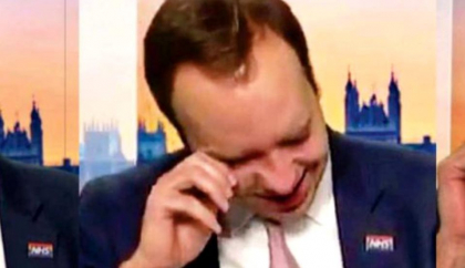 Ministrul britanic al Sanatatii, cel mai slab actor din piesa Covid-19. A vrut sa planga la tv, dar l-a apucat rasul