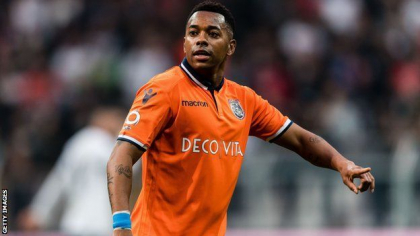Veste soc in lumea fotbalului mondial. Un tribunal din Milano l-a condamnat pe legendarul brazilian, Robinho, la 9 ani de inchisoare pentru viol Veste soc in lumea fotbalului mondial. Un tribunal din Milano l-a condamnat pe legendarul brazilian, Robinho, la 9 ani de inchisoare pentru viol