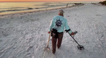 Un cuplu din Florida a reusit sa recupereze verigheta pe care a pierdut-o pe plaja. Cum a fost posibil Un cuplu din Florida a reusit sa recupereze verigheta pe care a pierdut-o pe plaja. Cum a fost posibil