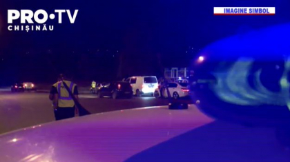 Momentul in care trupul neinsufletit al femeii decedate in accidentul de la Sangerei este scos de pe bancheta din fata a automobilului. Imagini cu impact emotional - VIDEO Momentul in care trupul neinsufletit al femeii decedate in accidentul de la Sangerei este scos de pe bancheta din fata a automobilului. Imagini cu impact emotional - VIDEO