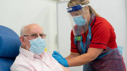Sumele uriase pe care le vor castiga Moderna si Pfizer de pe urma vaccinului anti-Covid Sumele uriase pe care le vor castiga Moderna si Pfizer de pe urma vaccinului anti-Covid