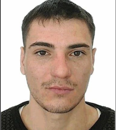 Exclusiv. Este cautat de politie, dar ofera detalii presei. Tanarul, care a fugit dupa accidentul mortal din Sangerei, cu ochii in lacrimi, da vine pe fata care a decedat si spune ca ea se afla la volan. Detalii cutremuratoare - AUDIO