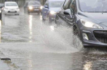 Atentie, soferi. Trafic sporit in Chisinau. Carosabilul este umed. Vezi care strazi sunt cele mai aglomerate