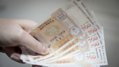 Angajatii din sectorul bugetar, care s-au infectat cu COVID-19 in timpul serviciului, vor primi o indemnizatie unica de 16 000 de lei 