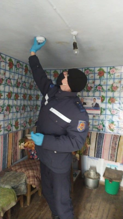 Detectoare de fum - instalate in mai multe gospodarii din tara. Cine a initiat proiectul Detectoare de fum - instalate in mai multe gospodarii din tara. Cine a initiat proiectul