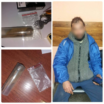 Un barbat din capitala prins cu droguri la el. Ce au mai gasit oamenii legii in geanta acestuia