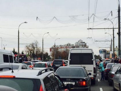 Pe mai multe strazi din capitala se circula cu dificultate Pe mai multe strazi din capitala se circula cu dificultate