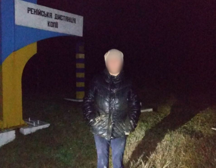 O tanara din Vulcanesti s-ar fi ratacit in zona frontierei, iar cand politistii i-au cerut sa opreasca, s-a ascuns in iarba. Ce explicatii a dat