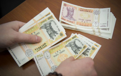 Curs valutar BNM pentru 15 decembrie. Cat costa astazi un euro si un dolar - FOTO