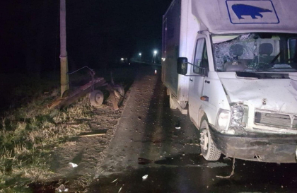 Accident la Anenii Noi. O caruta, facuta bucati de un automobil. Barbatul care se afla in caruta - transportat la spital - FOTO Accident la Anenii Noi. O caruta, facuta bucati de un automobil. Barbatul care se afla in caruta - transportat la spital - FOTO