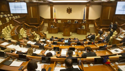 Proiectul de lege cu privire la reducerea varstei de pensionare - votat in doua lecturi la sedinta Parlamentului Proiectul de lege cu privire la reducerea varstei de pensionare - votat in doua lecturi la sedinta Parlamentului