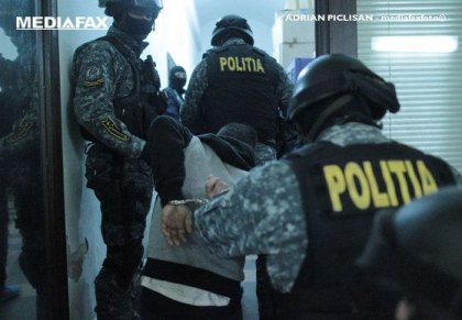 Perchezitii de amploare in Bucuresti si 9 judete la fabrici clandestine de tigari. Prejudiciul se ridica la 31 de milioane de euro: sunt implicati si mai multi moldoveni
Perchezitii de amploare in Bucuresti si 9 judete la fabrici clandestine de tigari. Prejudiciul se ridica la 31 de milioane de euro: sunt implicati si mai multi moldoveni
