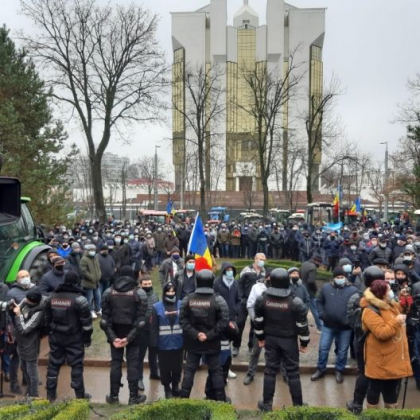 Politia, despre protestul agricultorilor: "Nu poate fi considerat un protest pasnic cand se admit incalcari de ordine si siguranta publica!" Politia, despre protestul agricultorilor: "Nu poate fi considerat un protest pasnic cand se admit incalcari de ordine si siguranta publica!"