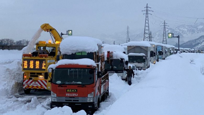 Peste 1.000 de soferi sunt blocati de doua zile pe o autostrada din Japonia