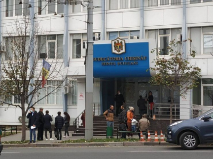Alerta cu bomba la Judecatoria Chisinau, sediul Buiucani: Toti angajatii - evacuati 