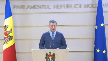 Reactia lui Octavian Ticu dupa refuzul CC de a suspenda legea cu privire la functionarea limbilor vorbite: "Pentru cei care s-au descurajat, precizez: sesizarea depusa azi la CC avea doua cereri"