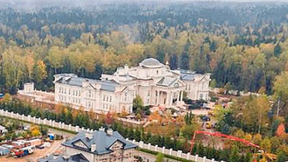 Palatul secret al lui Putin, de doua ori mai mare decat Palatul Buckingham. Ar fi costat aproape 300 milioane de dolari Palatul secret al lui Putin, de doua ori mai mare decat Palatul Buckingham. Ar fi costat aproape 300 milioane de dolari
