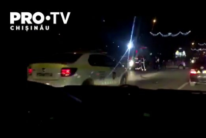 Accident in sectorul Rascani al capitalei cu implicarea unei ambulante. Politia si pompierii - la fata locului - VIDEO 