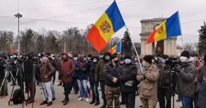 Fermierii - din nou la proteste in fata Guvernului. Agricultorii au blocat accesul pe bulevardul Stefan cel Mare - VIDEO