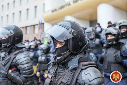 Mesajul unui carabinier care asigura ordinea publica: "Ma intrebam de ce suntem injurati si de ce isi varsa furia peste noi?" Mesajul unui carabinier care asigura ordinea publica: "Ma intrebam de ce suntem injurati si de ce isi varsa furia peste noi?"