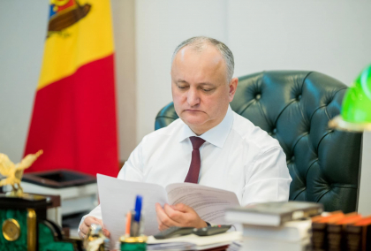 Igor Dodon a promulgat legea cu privire la comertul interior, care obliga magazinele sa aiba pe rafturi mai multe produse autohtone Igor Dodon a promulgat legea cu privire la comertul interior, care obliga magazinele sa aiba pe rafturi mai multe produse autohtone