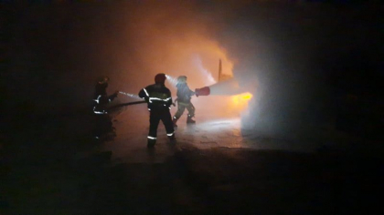 O autocisterna cu 26 de tone de motorina a luat foc, pe o sosea din Vulcanesti. Ce spun pompierii