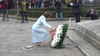 Presedintele Maia Sandu depune flori la monumentul Domnitorului Stefan cel Mare si Sfant - VIDEO Presedintele Maia Sandu depune flori la monumentul Domnitorului Stefan cel Mare si Sfant - VIDEO