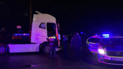 Un barbat care conducea un cap de TIR a fost retinut dupa o urmarire de 90 de kilometri in trafic Un barbat care conducea un cap de TIR a fost retinut dupa o urmarire de 90 de kilometri in trafic