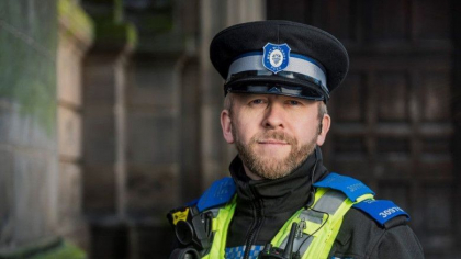 Un politist din Marea Britanie si-a uimit colegii: A reusit sa gaseasca peste 2.000 de suspecti. Spune ca-i recunoaste chiar daca poarta masca Un politist din Marea Britanie si-a uimit colegii: A reusit sa gaseasca peste 2.000 de suspecti. Spune ca-i recunoaste chiar daca poarta masca