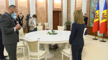 Deputatii PAS au venit la consultarile initiate de Maia Sandu - VIDEO Deputatii PAS au venit la consultarile initiate de Maia Sandu - VIDEO