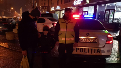 Caz neobisnuit in capitala. Un baiat si-a uitat fratele mai mic adormit in transportul public. Cum s-a facut observat minorul - FOTO