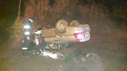 Accident la Hancesti. Doua tinere au ajuns la spital dupa ce automobilul in care se aflau s-a rasturnat - GALERIE FOTO