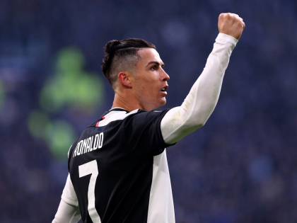 Antrenament de lux pentru Cristiano Ronaldo. Portughezul a profitat de vacanta pe care o are in Dubai si a alergat alaturi de printul coroanei