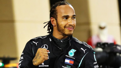 Dupa ce a devenit din nou campion mondial de Formula 1, pe final de an Lewis Hamilton s-a mai ales cu un premiu Dupa ce a devenit din nou campion mondial de Formula 1, pe final de an Lewis Hamilton s-a mai ales cu un premiu