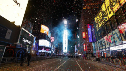 America a intrat in 2021. Pentru prima data in 114 ani, in Times Square au fost doar 100 de oameni America a intrat in 2021. Pentru prima data in 114 ani, in Times Square au fost doar 100 de oameni