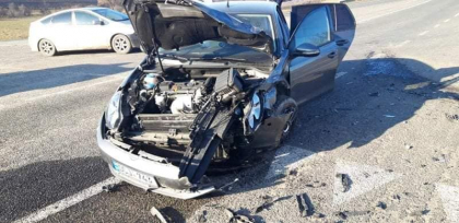 Trei persoane, printre care un belgian de 25 de ani, au ajuns la spital, in urma unui grav accident la iesire din Hancesti - GALERIE FOTO