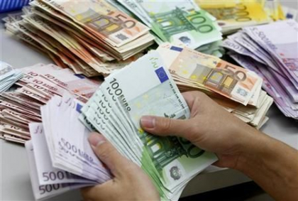 Curs valutar BNM pentru 4 ianuarie. Cat costa astazi un euro si un dolar - FOTO Curs valutar BNM pentru 4 ianuarie. Cat costa astazi un euro si un dolar - FOTO