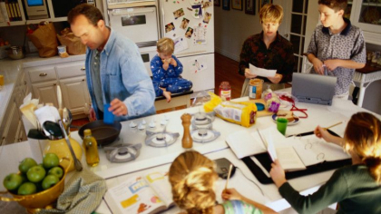 De ce unii membri ai familiei fac COVID si altii nu, desi stau in aceeasi casa? Explicatia medicului Beatrice Mahler