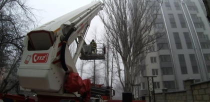 Ultima ora. Incendiu in capitala. O cladire, aflata in constructie, cuprinsa de flacari:  8 echipaje de interventie - la fata locului