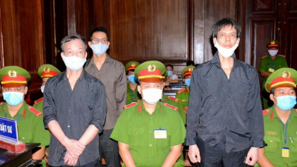 Trei jurnalisti independenti din Vietnam, condamnati la inchisoare intre 11 si 15 ani pentru „violarea intereselor Partidului Comunist” Trei jurnalisti independenti din Vietnam, condamnati la inchisoare intre 11 si 15 ani pentru „violarea intereselor Partidului Comunist”