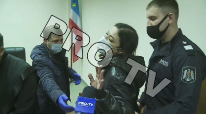 Ultima ora. Inca 30 de zile de arest pentru tanara din Comrat, care si-a ucis mama: aceasta va sta in continuare la spital, pentru efectuarea expertizei psihice