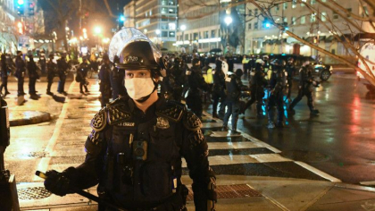 Ore tensionate in SUA inainte de validarea lui Biden. Garda Nationala a fost chemata la Washington pentru protestul trumpistilor
