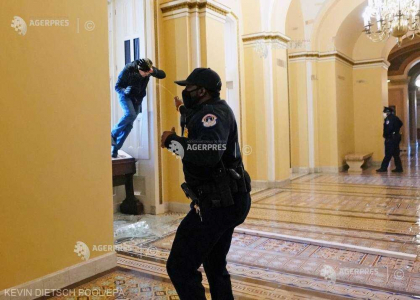 Proteste la Washington: Politistii si-au scos armele in Capitoliu - VIDEO