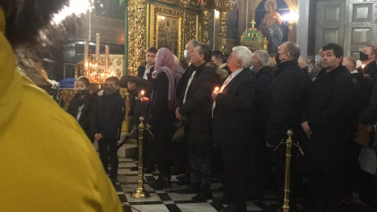 Preotii au uitat ca suntem in pandemie? Slujitorii bisericii, dar si unii enoriasi nu au purtat masti la slujba: printre acestia - Igor Dodon si sotia acestuia - GALERIE FOTO Preotii au uitat ca suntem in pandemie? Slujitorii bisericii, dar si unii enoriasi nu au purtat masti la slujba: printre acestia - Igor Dodon si sotia acestuia - GALERIE FOTO