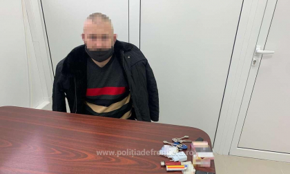 Un moldovean, cautat timp de doi ani de autoritatile din Italia, gasit la frontiera romana. Ce infractiune a comis acesta Un moldovean, cautat timp de doi ani de autoritatile din Italia, gasit la frontiera romana. Ce infractiune a comis acesta