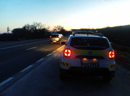 Peste 300 de soferi prinsi de politisti cu viteza excesiva, timp de o zi - GALERIE FOTO Peste 300 de soferi prinsi de politisti cu viteza excesiva, timp de o zi - GALERIE FOTO